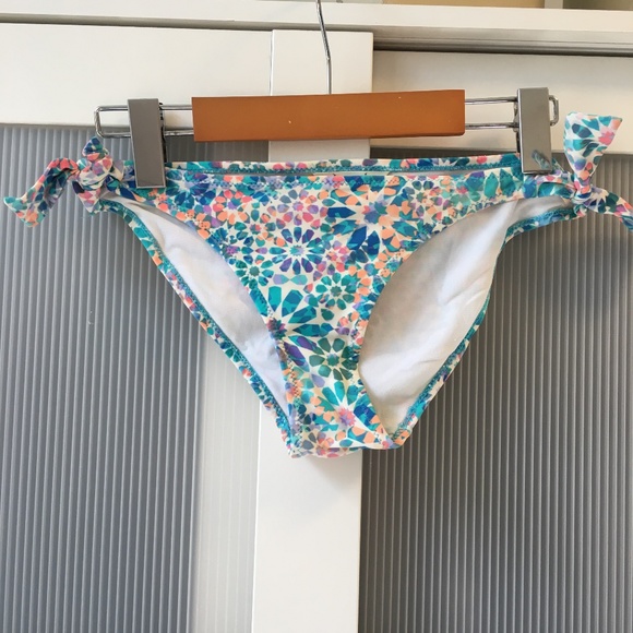 Bathing Suit - Picture 4 of 7